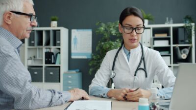 Pas de médecin traitant ? Ce que ça change pour vous et ce que propose la Cour des comptes